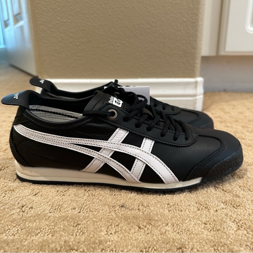 NWT Onitsuka Tiger Mexico 66 SD sneakers in black and white color way - Picture 2 of 8